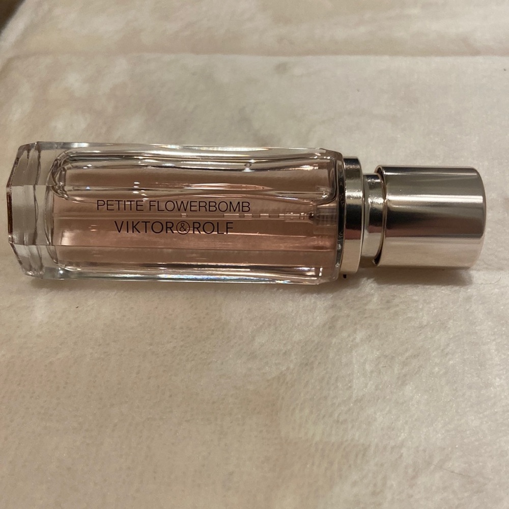 Victor & Rolf Petite Flowerbomb L’eau de Parfum
